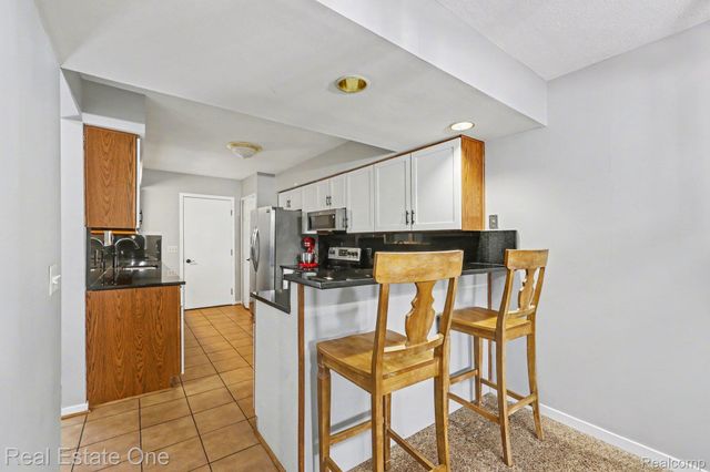 6892 Northcrest Way E, Independence Charter Township, MI 48346