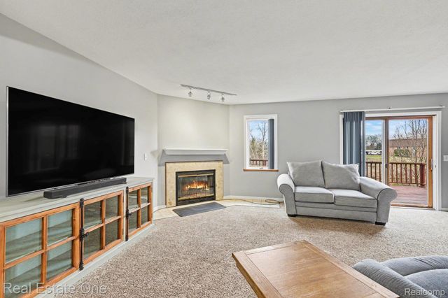 6892 Northcrest Way E, Independence Charter Township, MI 48346