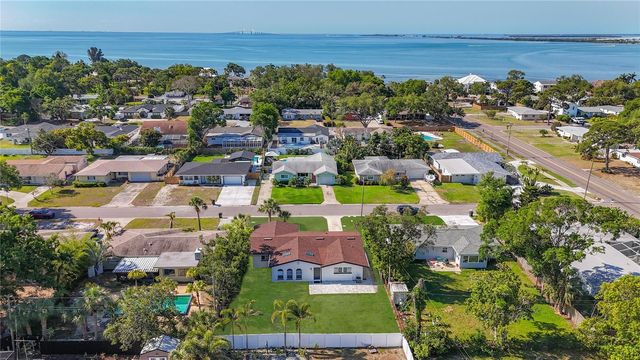 2463 68TH AVENUE S, St Petersburg, FL 33712