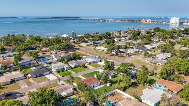 2463 68TH AVENUE S, St Petersburg, FL 33712