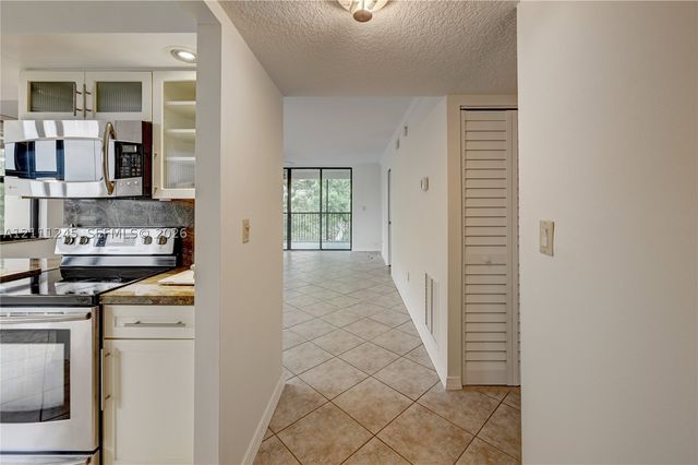 6800 Cypress Rd 506, Plantation, FL 33317