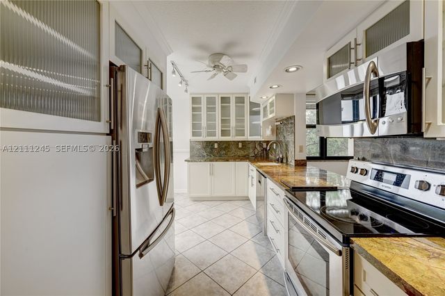 6800 Cypress Rd 506, Plantation, FL 33317
