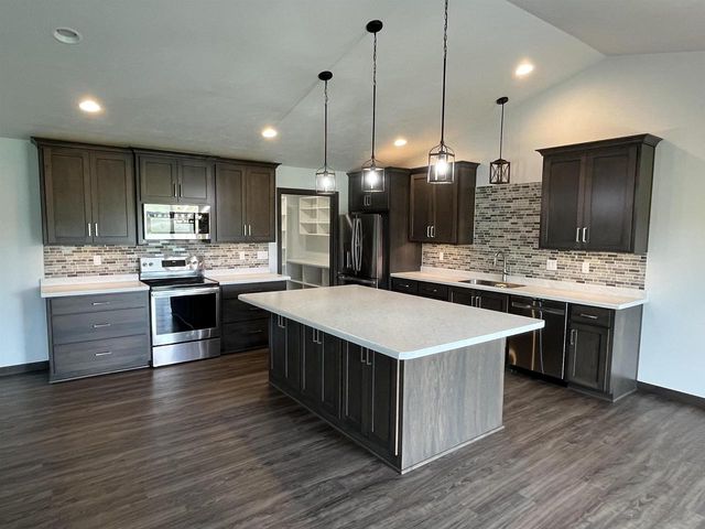 613 HAMMEN COURT, Kaukauna, WI 54130