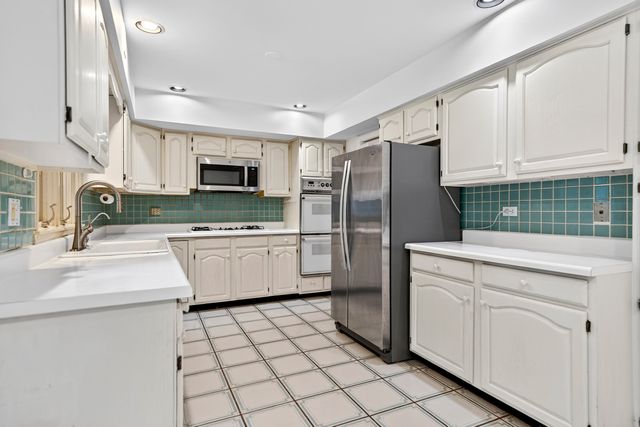 3272 Western Avenue, Highland Park, IL 60035