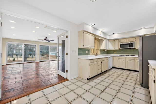 3272 Western Avenue, Highland Park, IL 60035