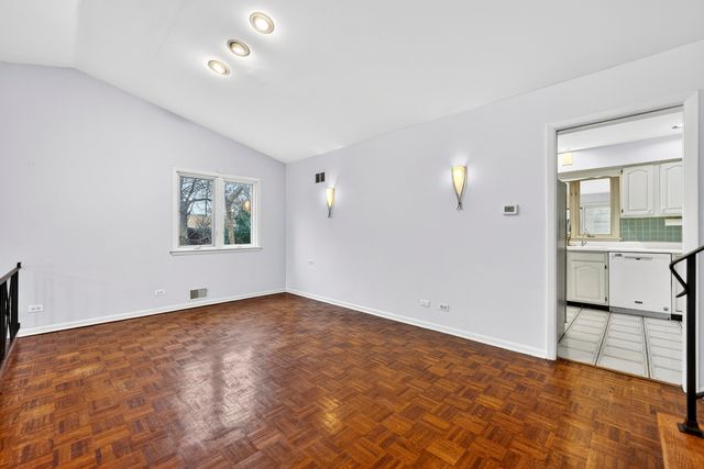 3272 Western Avenue, Highland Park, IL 60035