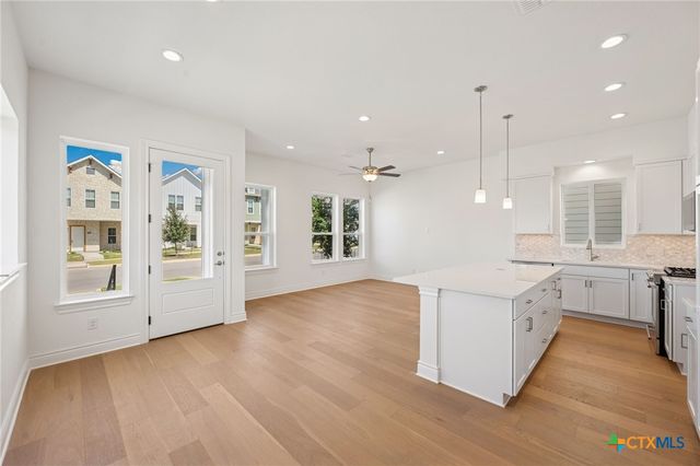 895 N Academy Avenue, New Braunfels, TX 78130