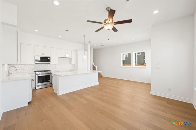 895 N Academy Avenue, New Braunfels, TX 78130