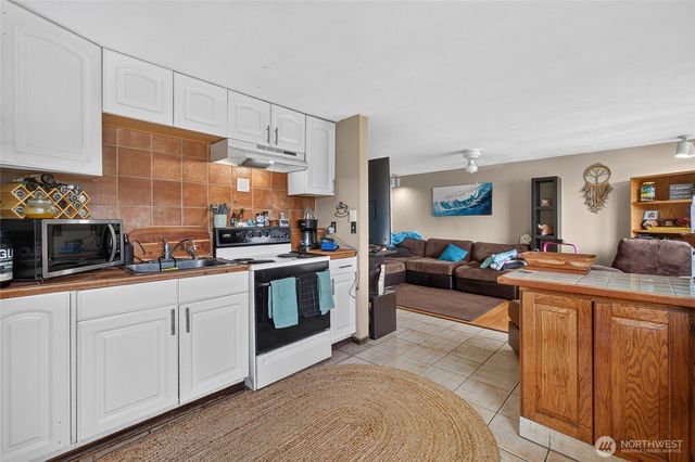 541 545 D Street, Blaine, WA 98230