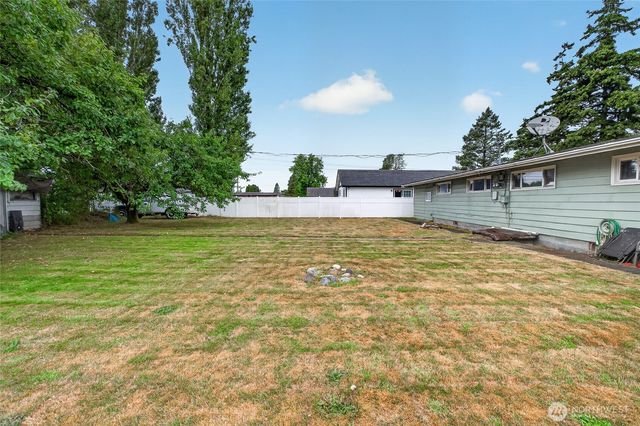 541 545 D Street, Blaine, WA 98230