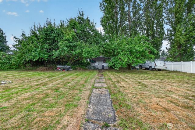541 545 D Street, Blaine, WA 98230