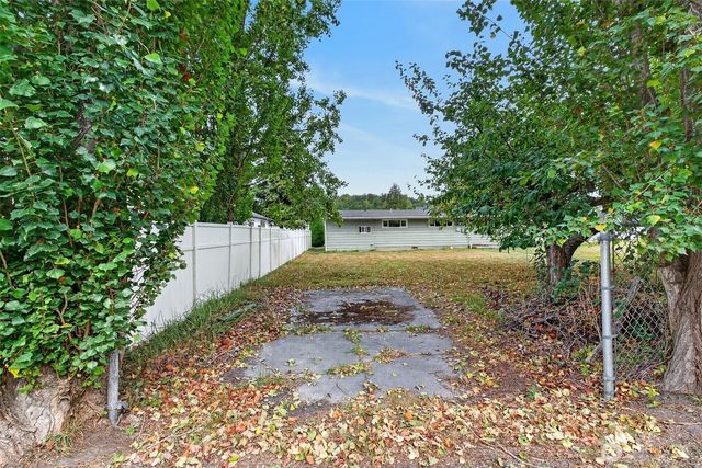 541 545 D Street, Blaine, WA 98230