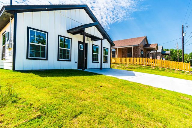 4315 Mountain Hollow Drive, Granbury, TX 76048