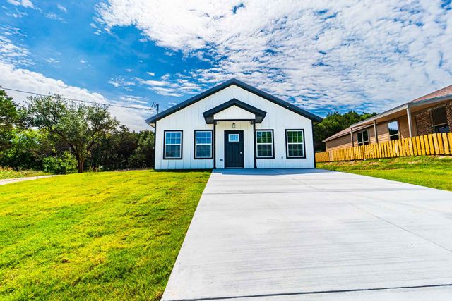 4315 Mountain Hollow Drive, Granbury, TX 76048