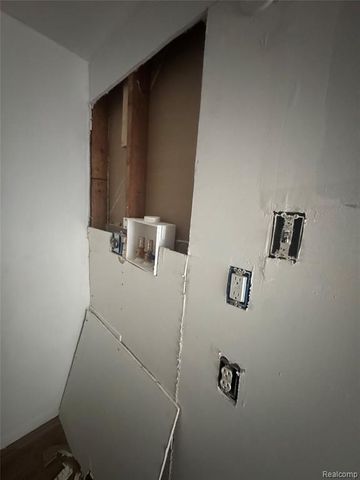 8119 Lozier Avenue, Warren, MI 48089