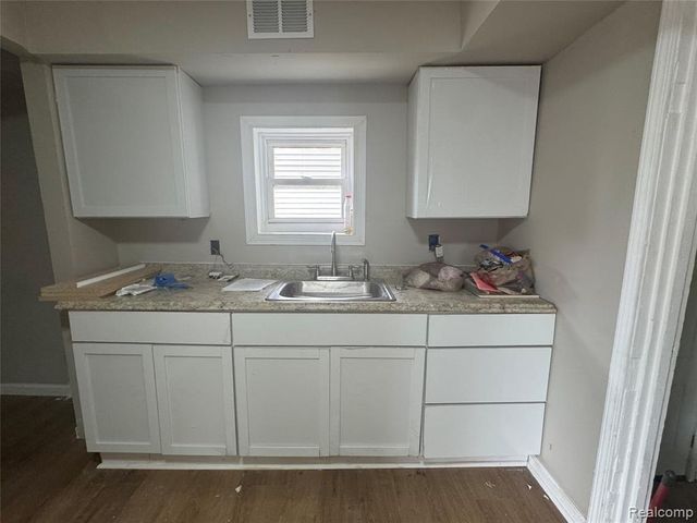 8119 Lozier Avenue, Warren, MI 48089