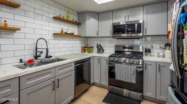 561 Spring Road 43, Moorpark, CA 93021