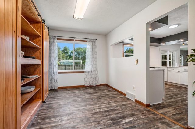 624 Windy Cove Court, Mishawaka, IN 46544