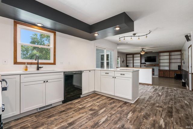 624 Windy Cove Court, Mishawaka, IN 46544