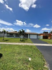 5300 Madison St, Hollywood, FL 33021