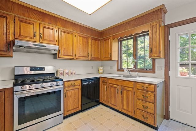 45 Anthony Ln, Dedham, MA 02026