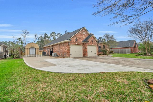 32510 Riverwood Drive, Magnolia, TX 77354