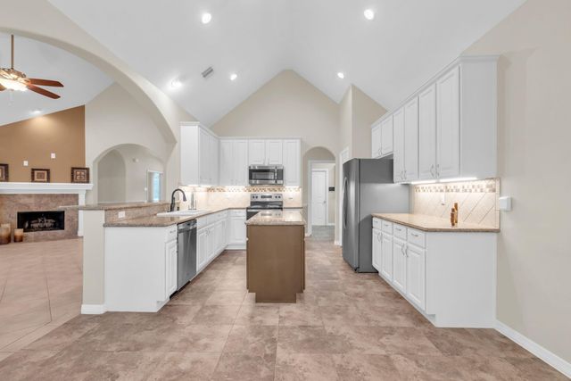 32510 Riverwood Drive, Magnolia, TX 77354