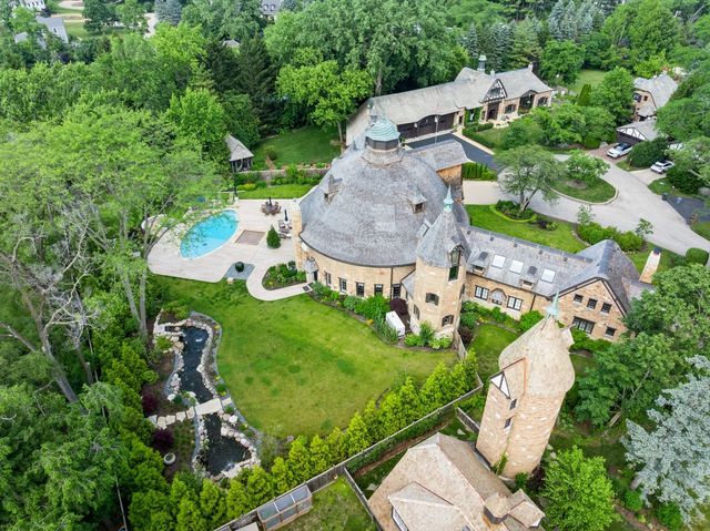 570 Hathaway Circle, Lake Forest, IL 60045