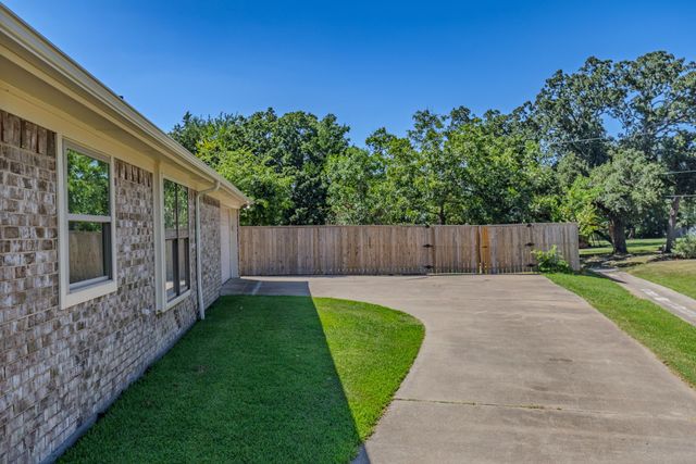 5504 Glenlivet Place, Greenville, TX 75402