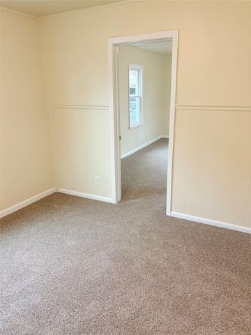 2746 Cleveland Avenue, Des Moines, IA 50317