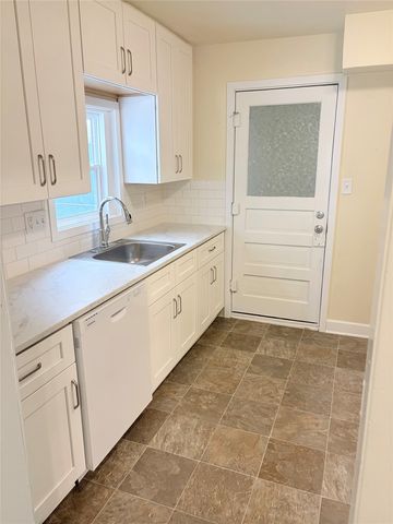 2746 Cleveland Avenue, Des Moines, IA 50317