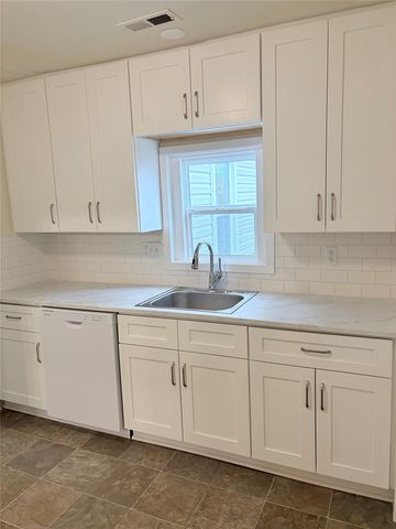 2746 Cleveland Avenue, Des Moines, IA 50317