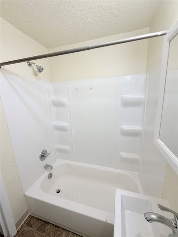 2746 Cleveland Avenue, Des Moines, IA 50317