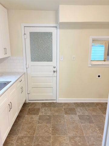 2746 Cleveland Avenue, Des Moines, IA 50317