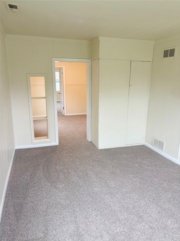 2746 Cleveland Avenue, Des Moines, IA 50317