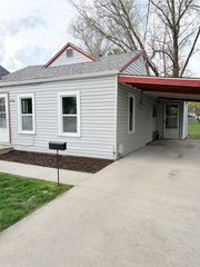 2746 Cleveland Avenue, Des Moines, IA 50317