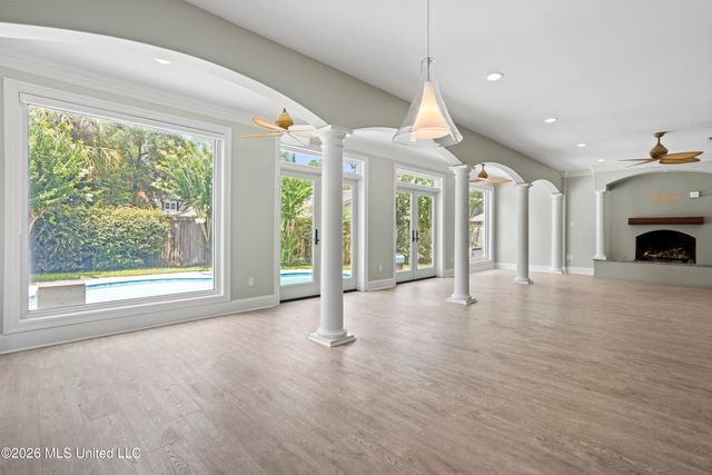 18 Cedarwood Lane, Gulfport, MS 39503