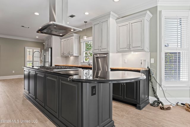 18 Cedarwood Lane, Gulfport, MS 39503