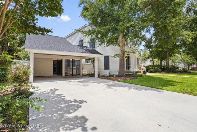 18 Cedarwood Lane, Gulfport, MS 39503