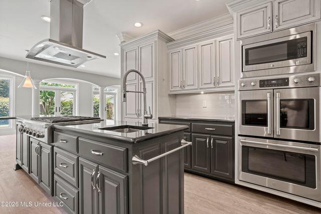 18 Cedarwood Lane, Gulfport, MS 39503