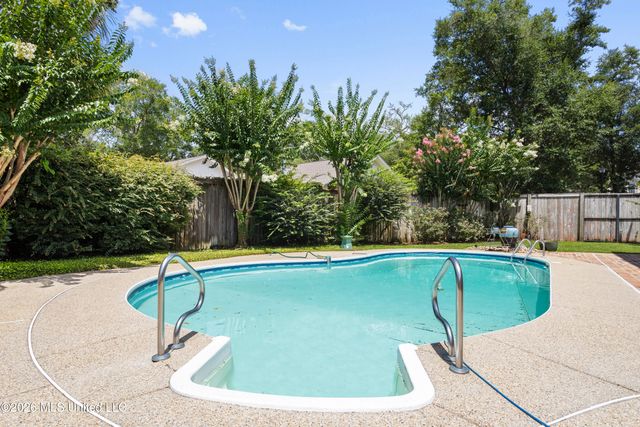 18 Cedarwood Lane, Gulfport, MS 39503