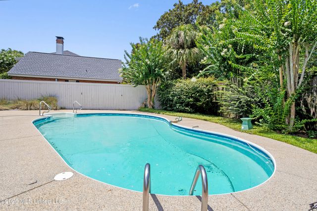 18 Cedarwood Lane, Gulfport, MS 39503