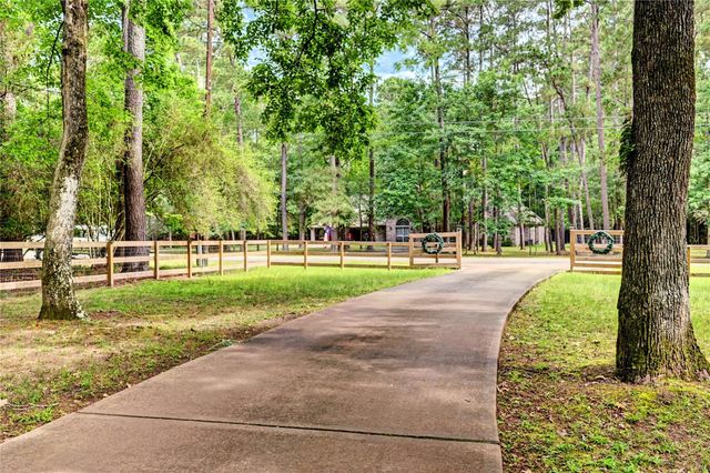 5423 Country Court, Magnolia, TX 77354