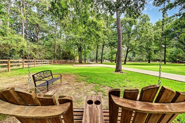 5423 Country Court, Magnolia, TX 77354