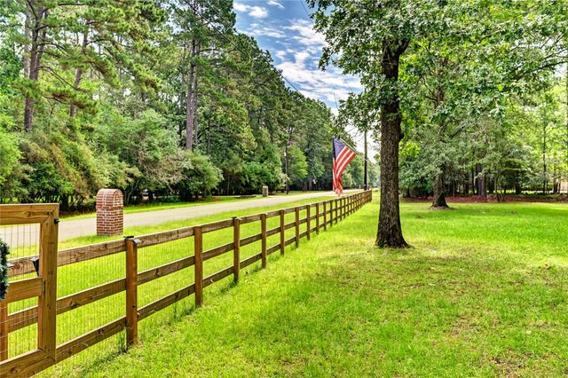 5423 Country Court, Magnolia, TX 77354