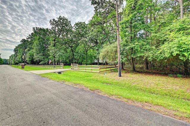 5423 Country Court, Magnolia, TX 77354
