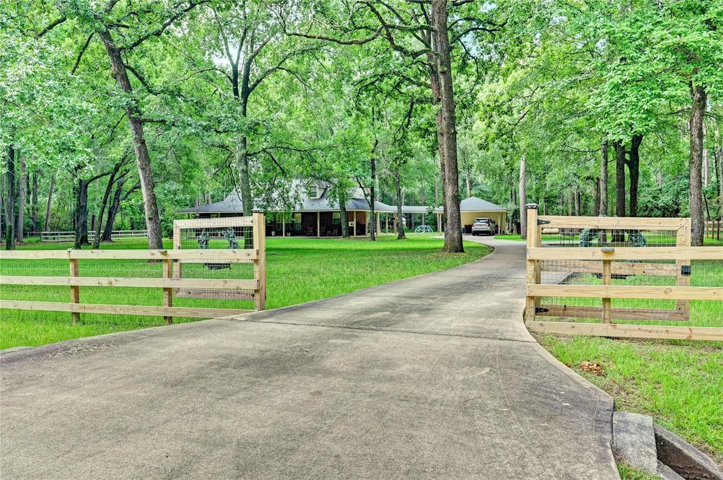 5423 Country Court, Magnolia, TX 77354