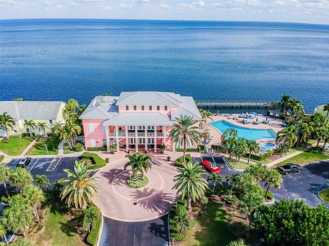 5110 COQUINA KEY DRIVE SE C, St Petersburg, FL 33705