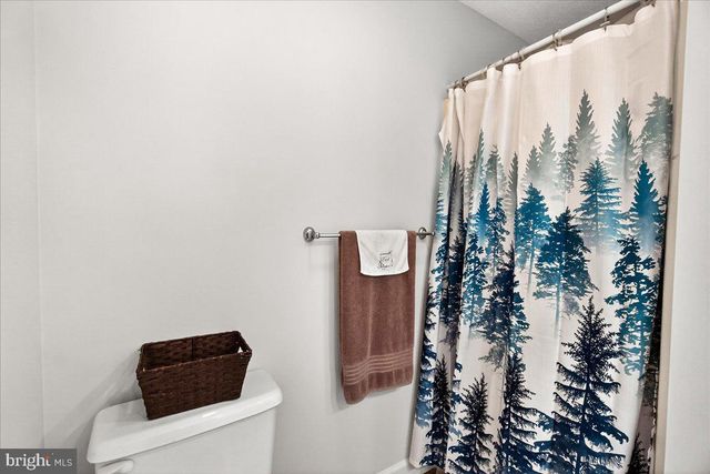 48 PERSIMMON PEAR LN, Harpers Ferry, WV 25425