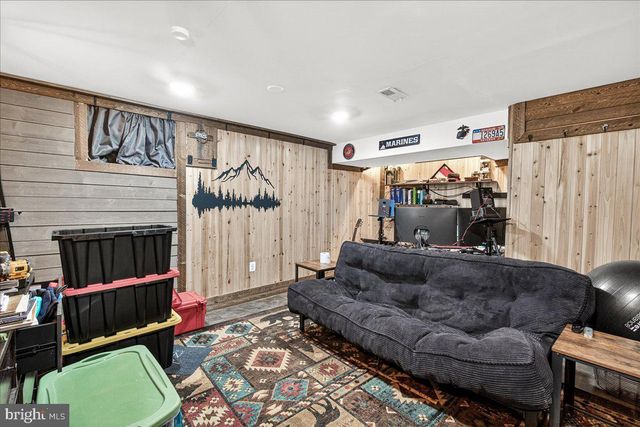 48 PERSIMMON PEAR LN, Harpers Ferry, WV 25425